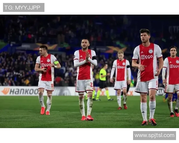 阿贾克斯遭遇挫折：0_2败给本菲卡背后的足球人生与未来展望